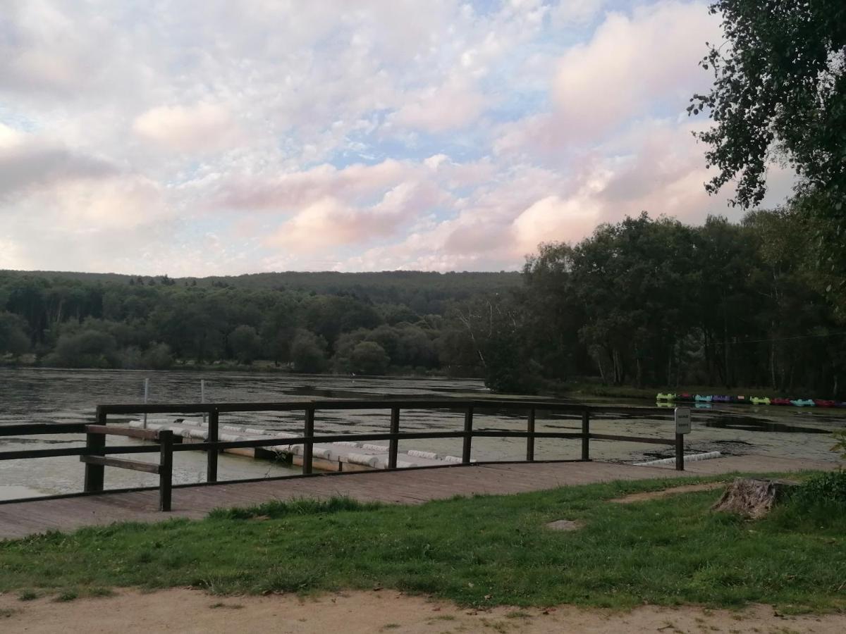 Les Gites De L'Etang De La Foret Brandivy Ngoại thất bức ảnh